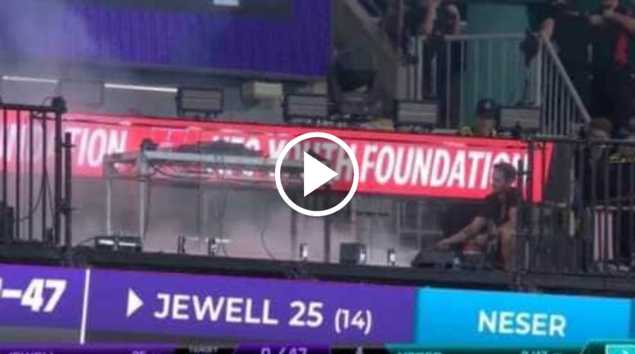 [WATCH] Fire Breaks Out in DJ Booth During BBL Match Between Brisbane Heat and Hobart Hurricanes BBL 2024-25