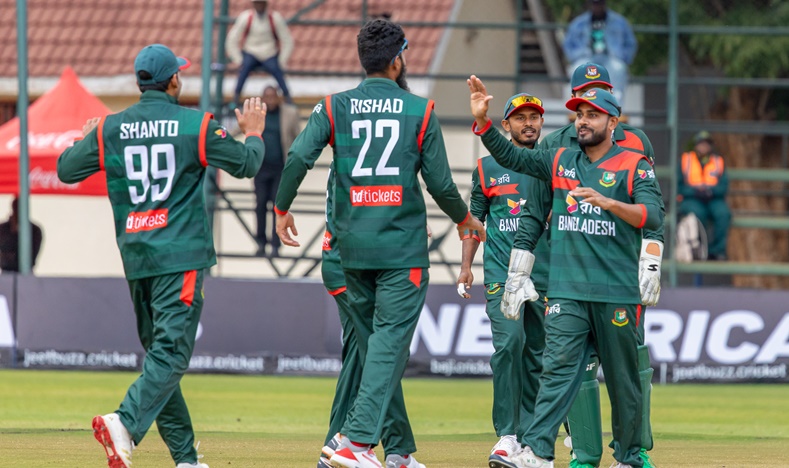 Bangladesh bowlers were on song ©ZC