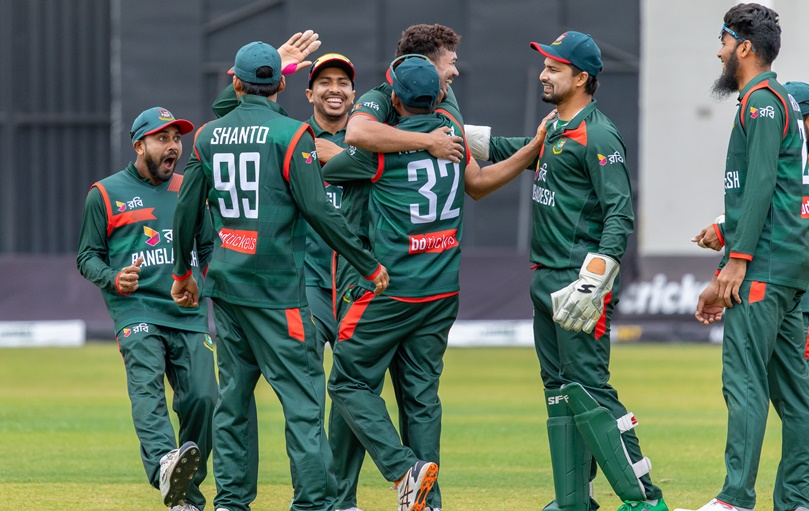 Bangladesh took wickets in regular intervals ©ZC