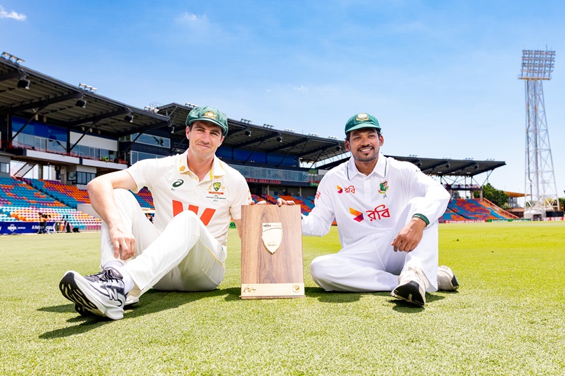 Captains official photo session with the trophy ©Azher Niaz Chattah/CA