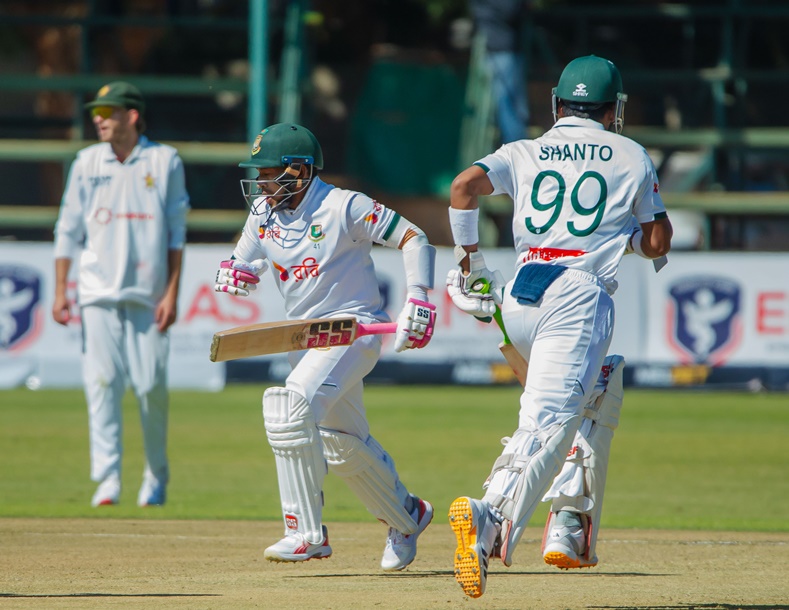 Mushfiq-Shanto's partnership didn't work out that much ©ZC