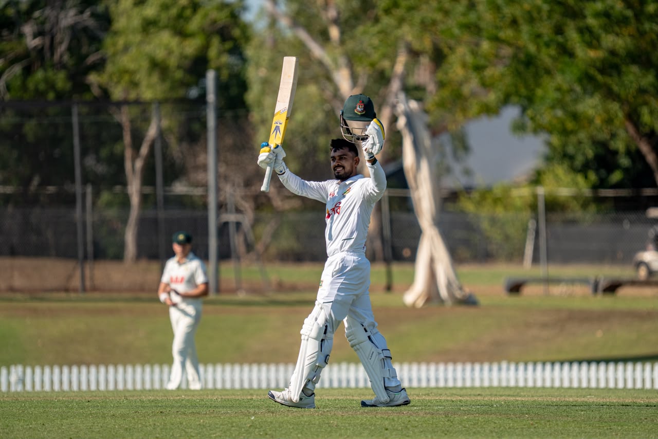 Miraz hits a ton ©CA