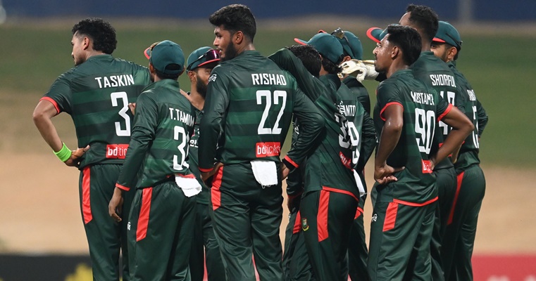 Bowlers took some wickets ©ACB