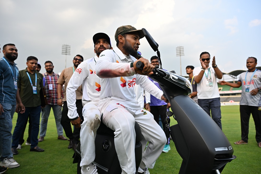 Mushfiq & Mominul riding the scooter ©BDCricTime