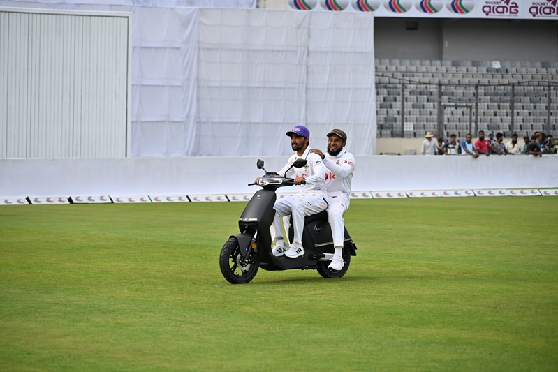 Mushfiq & Mominul riding the scooter around the field ©BDCricTime