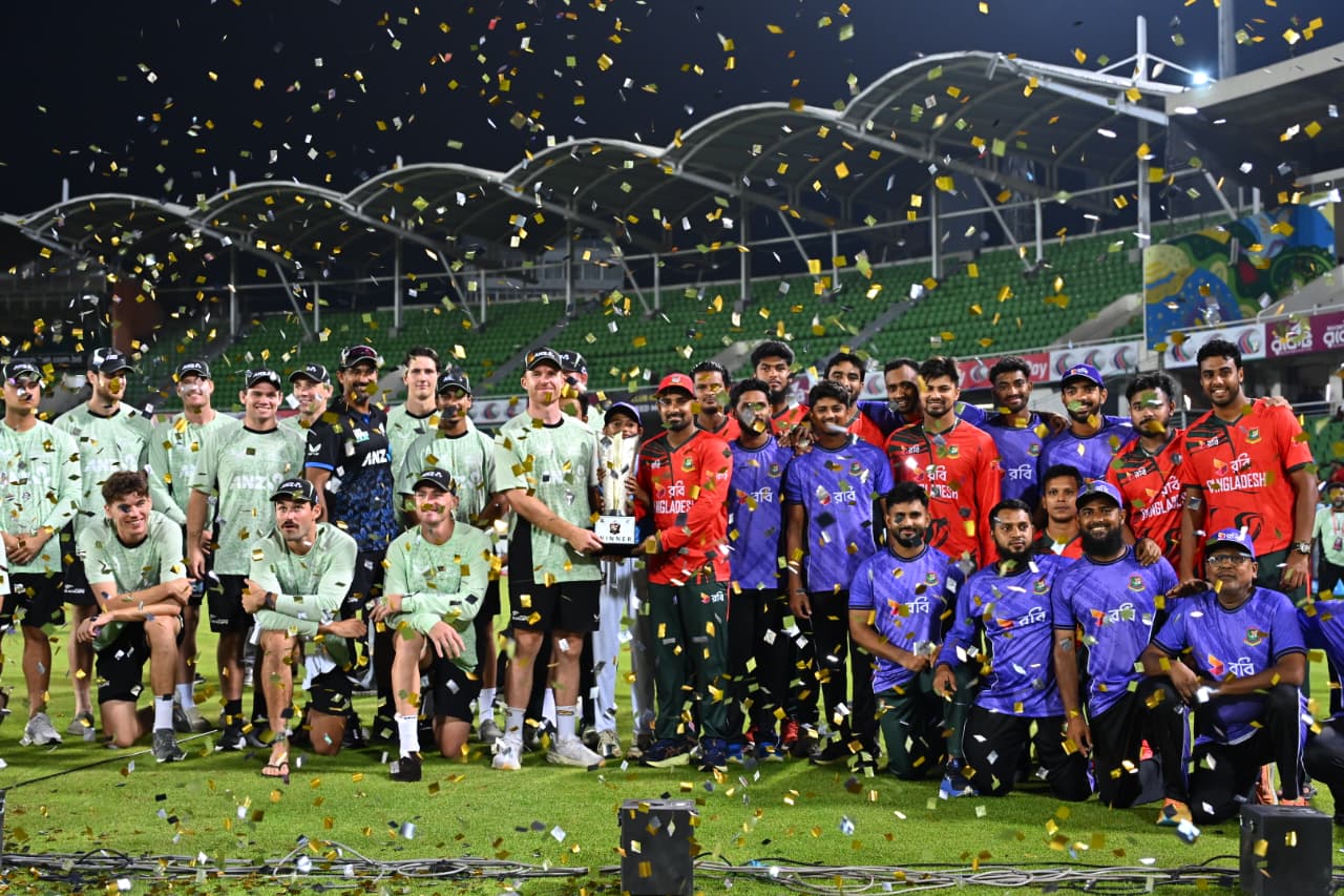 Both team shared the trophy ©BDCricTime