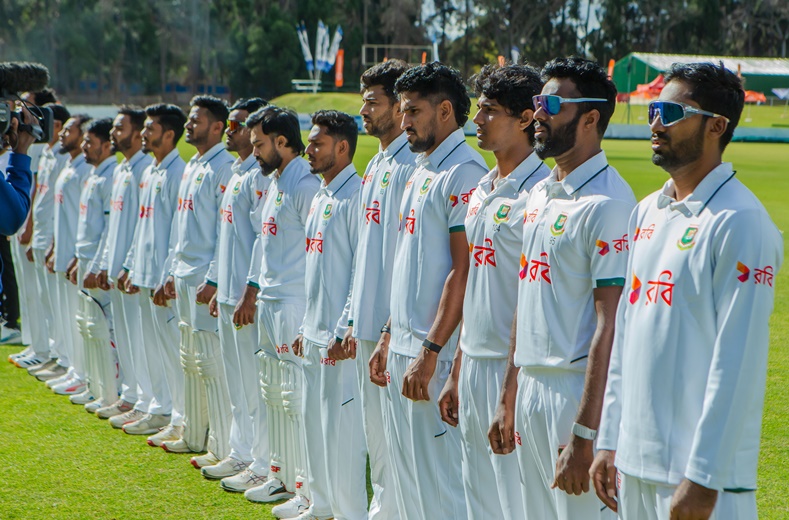 Bangladesh players before the start of play ©ZC