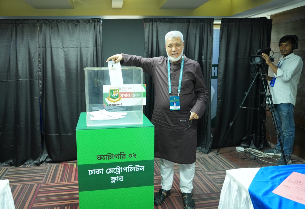 Rafiqul Islam Babu casted his vote ©BCB