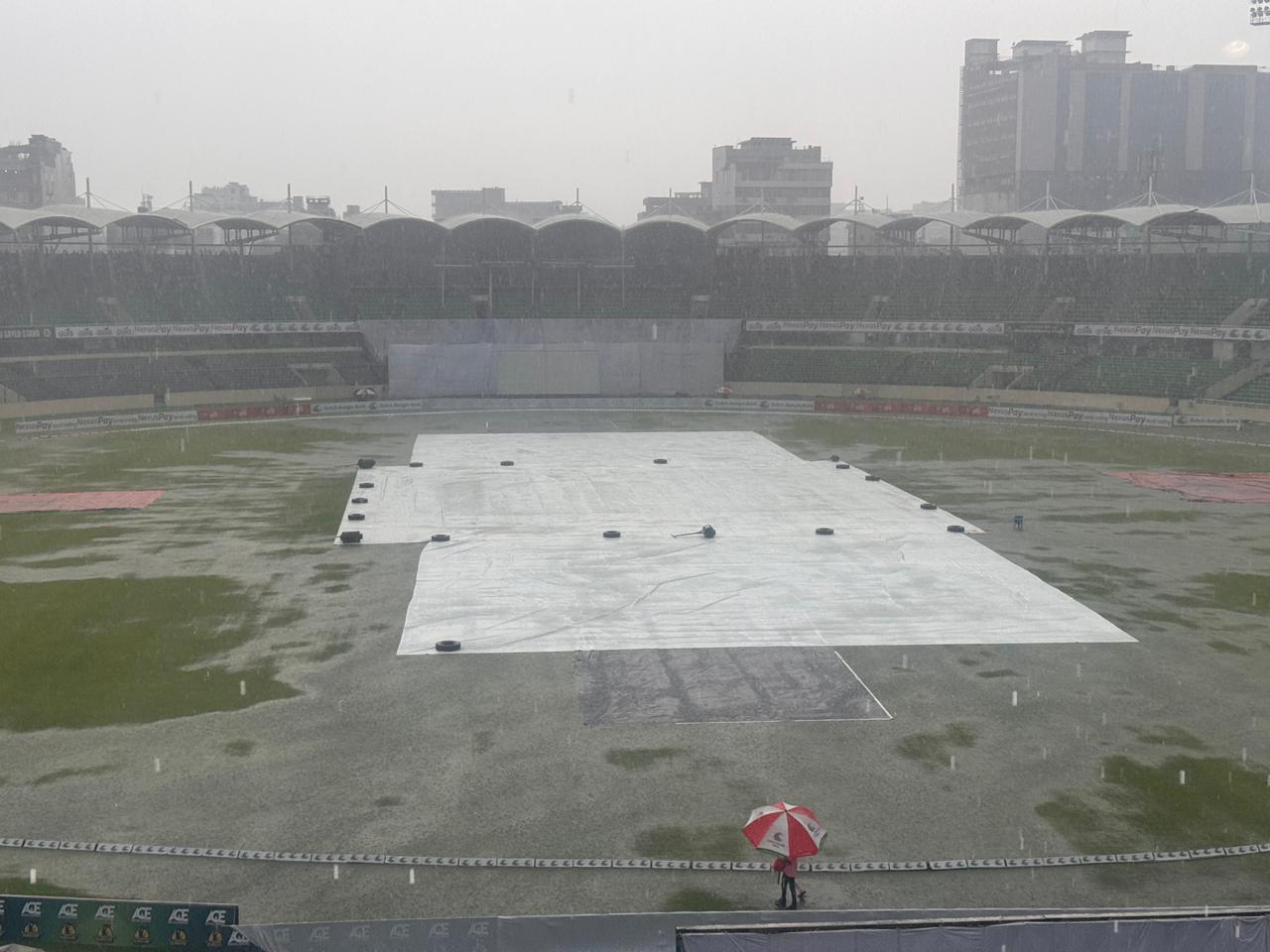 Heavy rainfall in Mirpur stopped the play ©BDCricTime