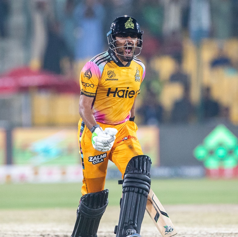 Babar Azam celebrates after century©PSL