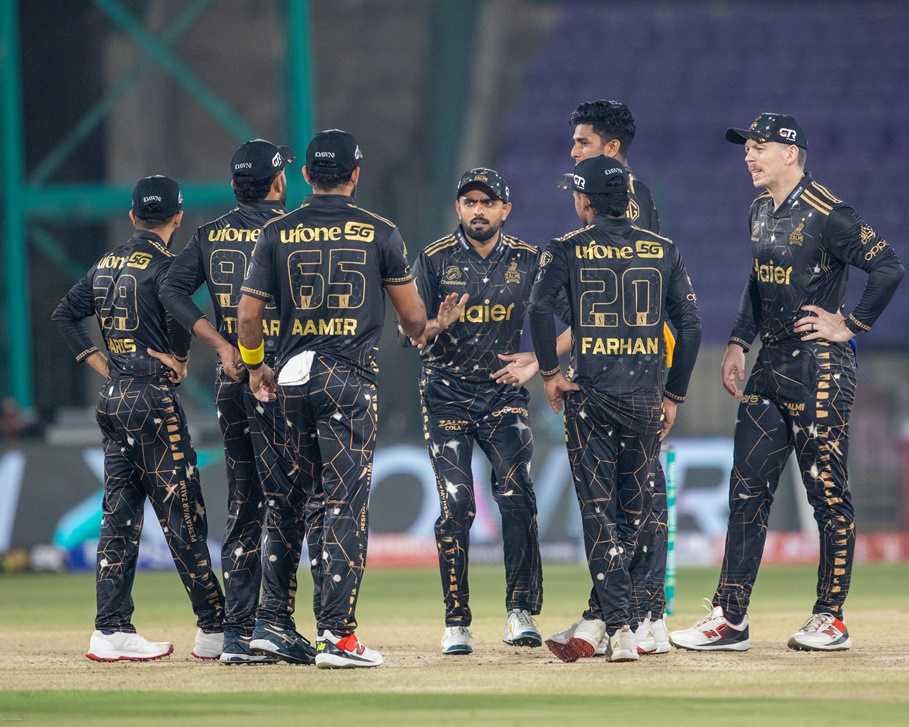 Nahid Rana celebrating his wickets with teammates©PSL