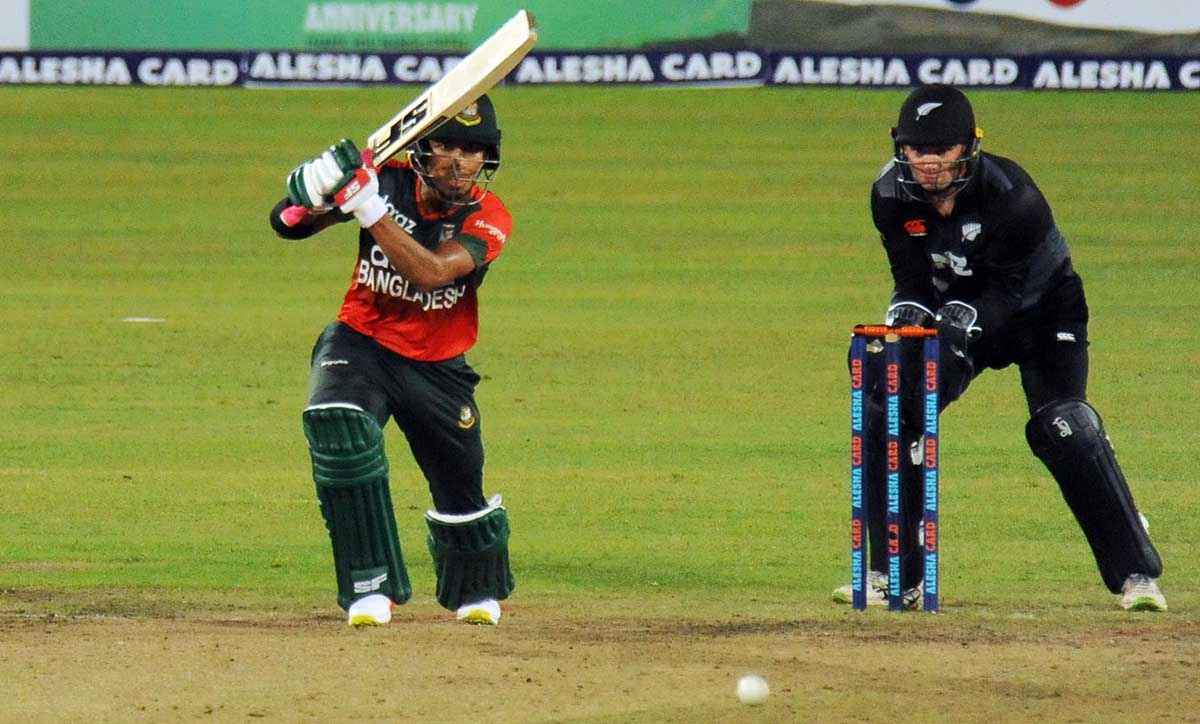 Afif Hossain plays a shot on his way to 49 runs, Bangladesh vs New Zealand, 5th T20I, 2021