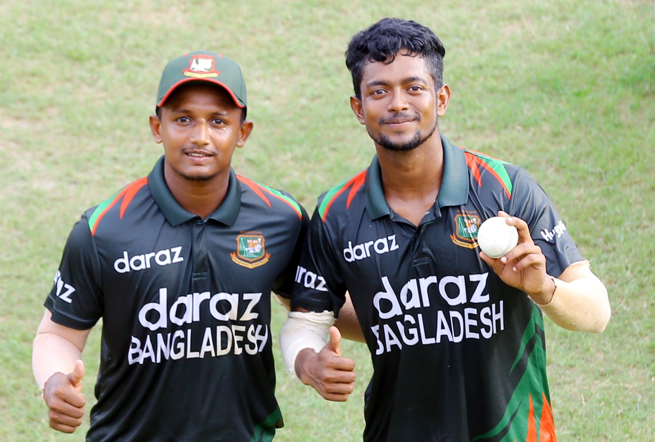Aich Mollah (L) scored maiden 100 and Niamur Rahman (R) bagged maiden fifer in Youth One-day, Bangladesh U19s vs Afghanistan U19s, 3rd One-day, 2021.