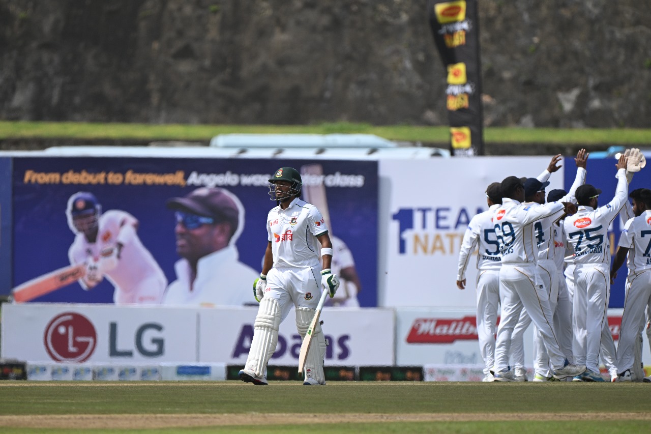 Anamul Haque Bijoy walks back for a duck ©BDCricTime