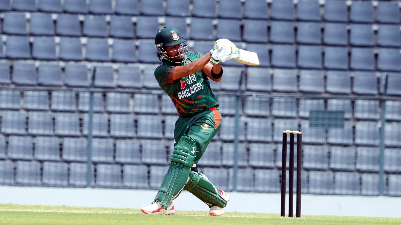 Anamul Haque Bijoy shows patience with 38 off 45 balls ©BDCricTime