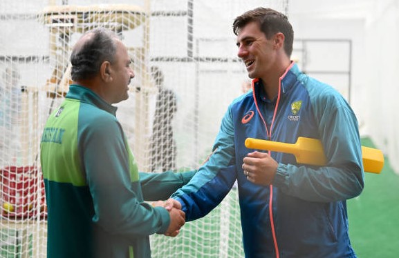 Virat Kohli gifts Maxwell his jersey after Australia's World Cup final  triumph