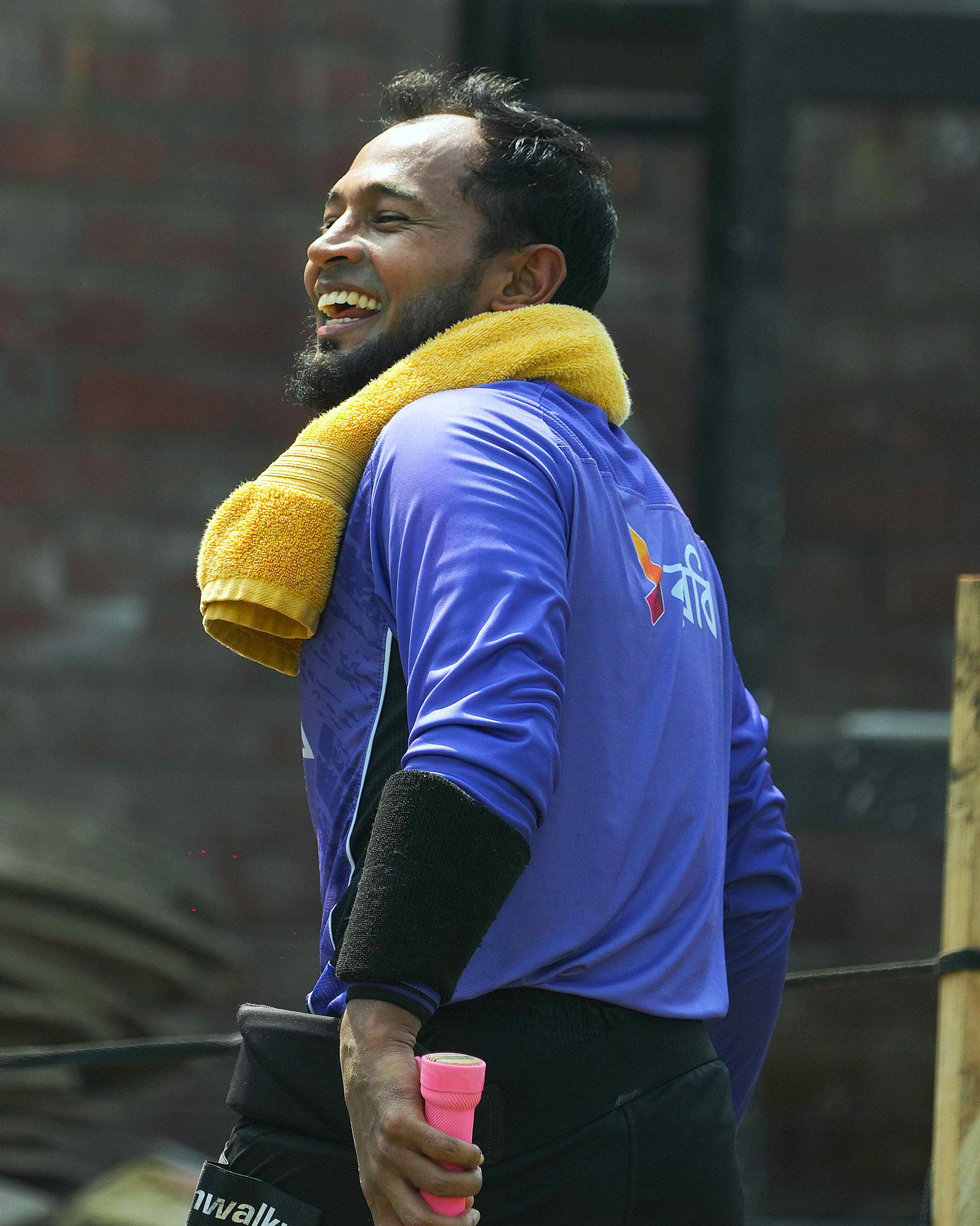 Mushfiqur Rahim Shares a Lighthearted Moment During Practice © BCB