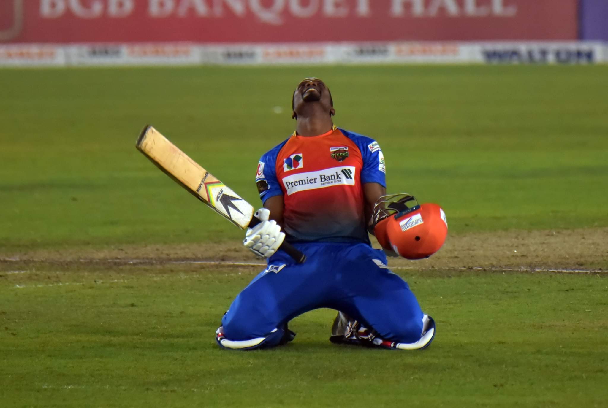 Andre Fletcher struck 62-ball 101*   