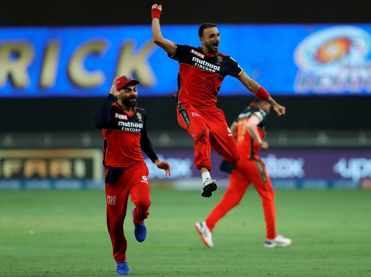 Harshal Patel only the third RCB bowler to take a hat-trick  in IPL, Royal Challengers Bangalore vs Mumbai Indians, Match 39, IPL 2021 ©BCCI