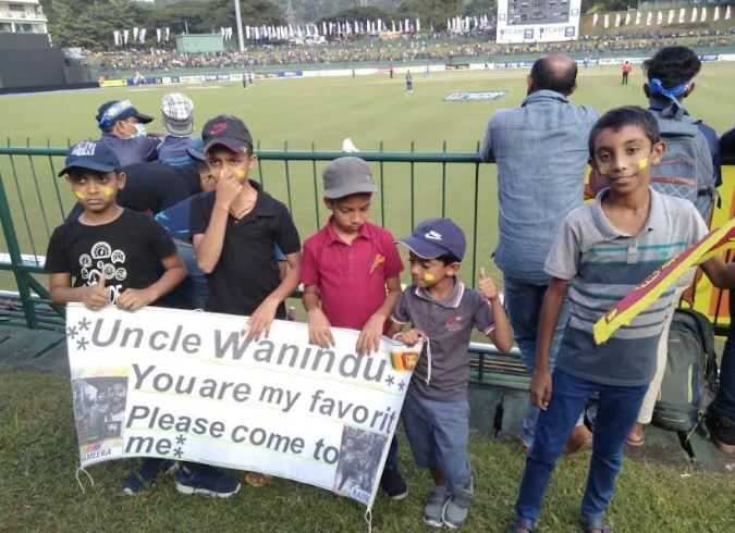 Wanindu Hasaranga 'obliges' his kid-fans