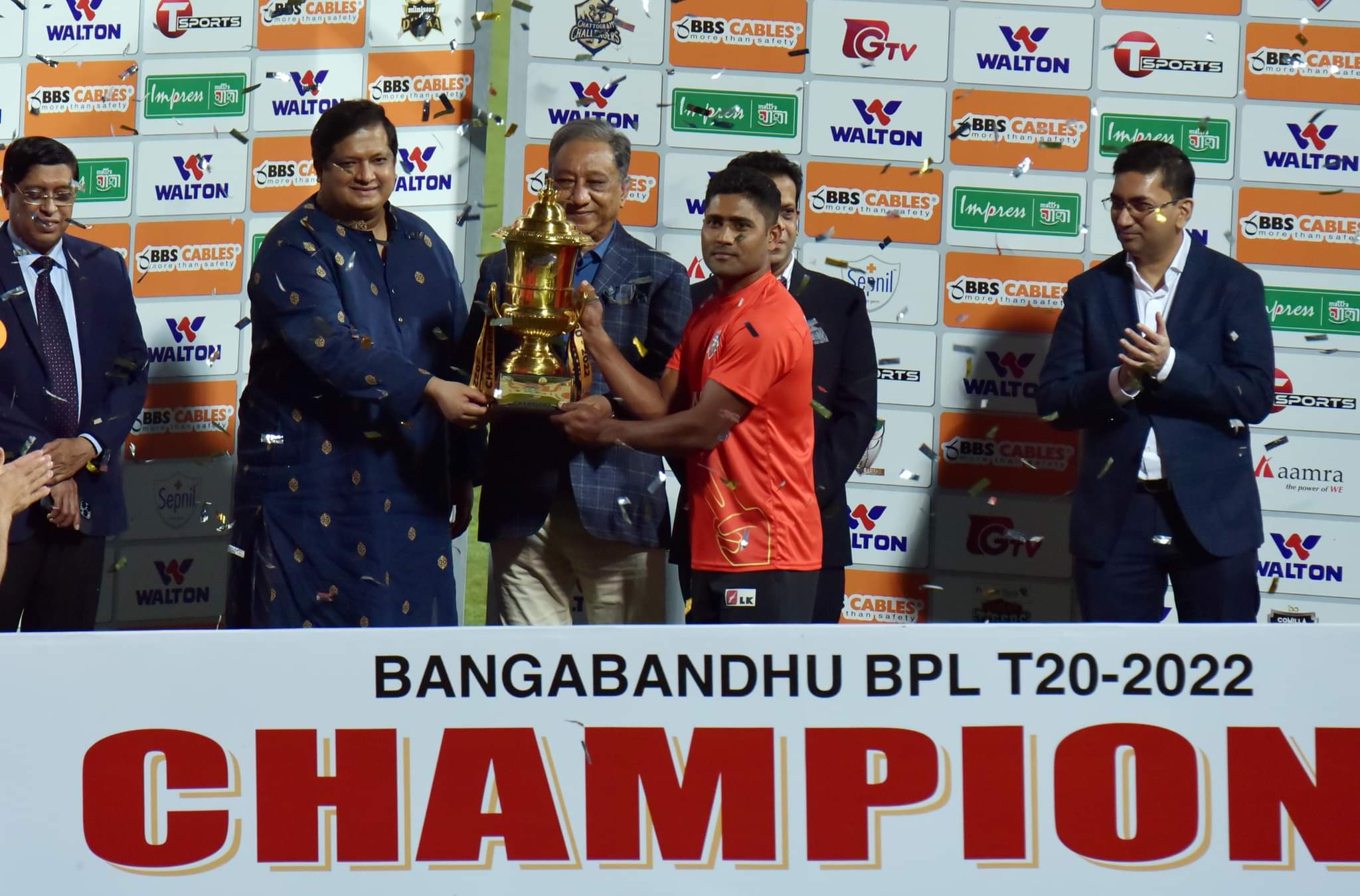 Imrul Kayes receives the BPL trophy from Youth and Sports Minister Zahid Ahsan Russell 