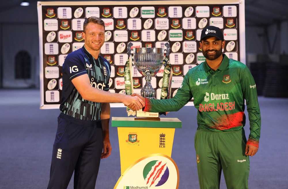 Jos Buttler & Tamim Iqbal during trophy unveiling ceremony.