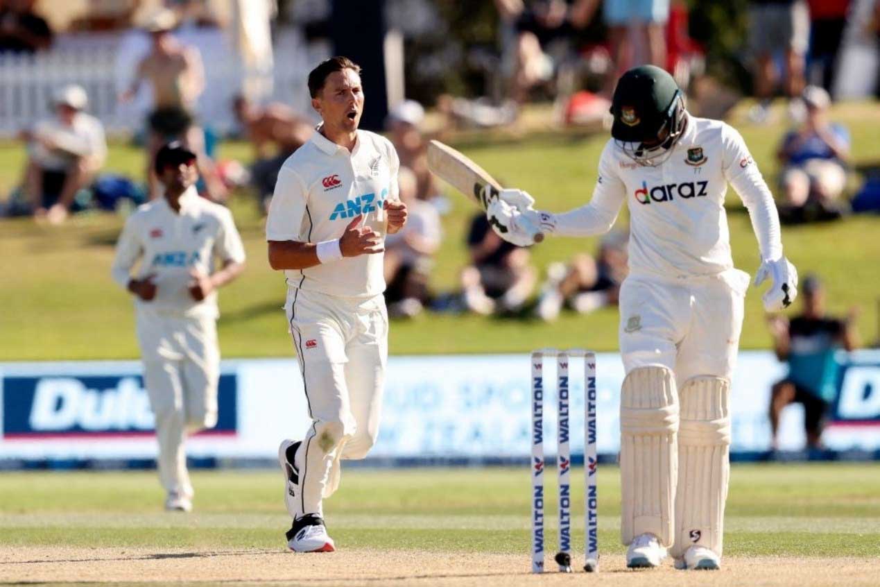 Liton Das walks back to pavilion after being dismissed by Trent Boult, New Zealand vs Bangladesh, 1st Test, 2022. © Getty Images 