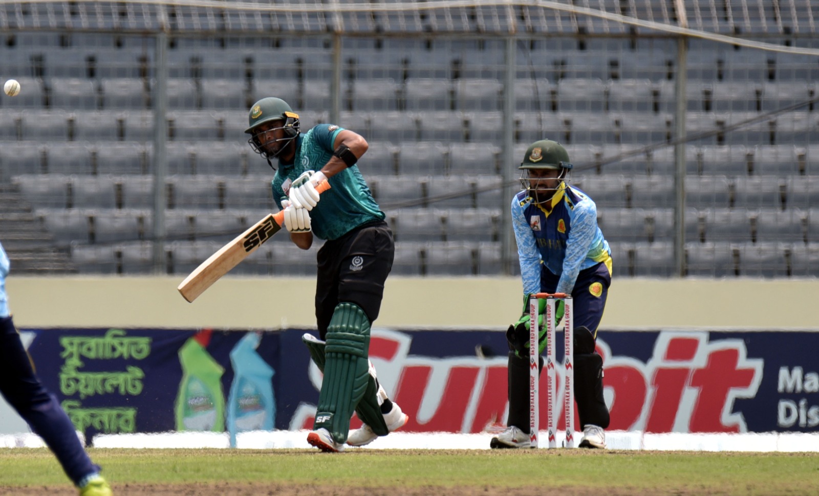 Mahmudullah Riyad shines with a fifty in the final against Abahani ©BDCricTime