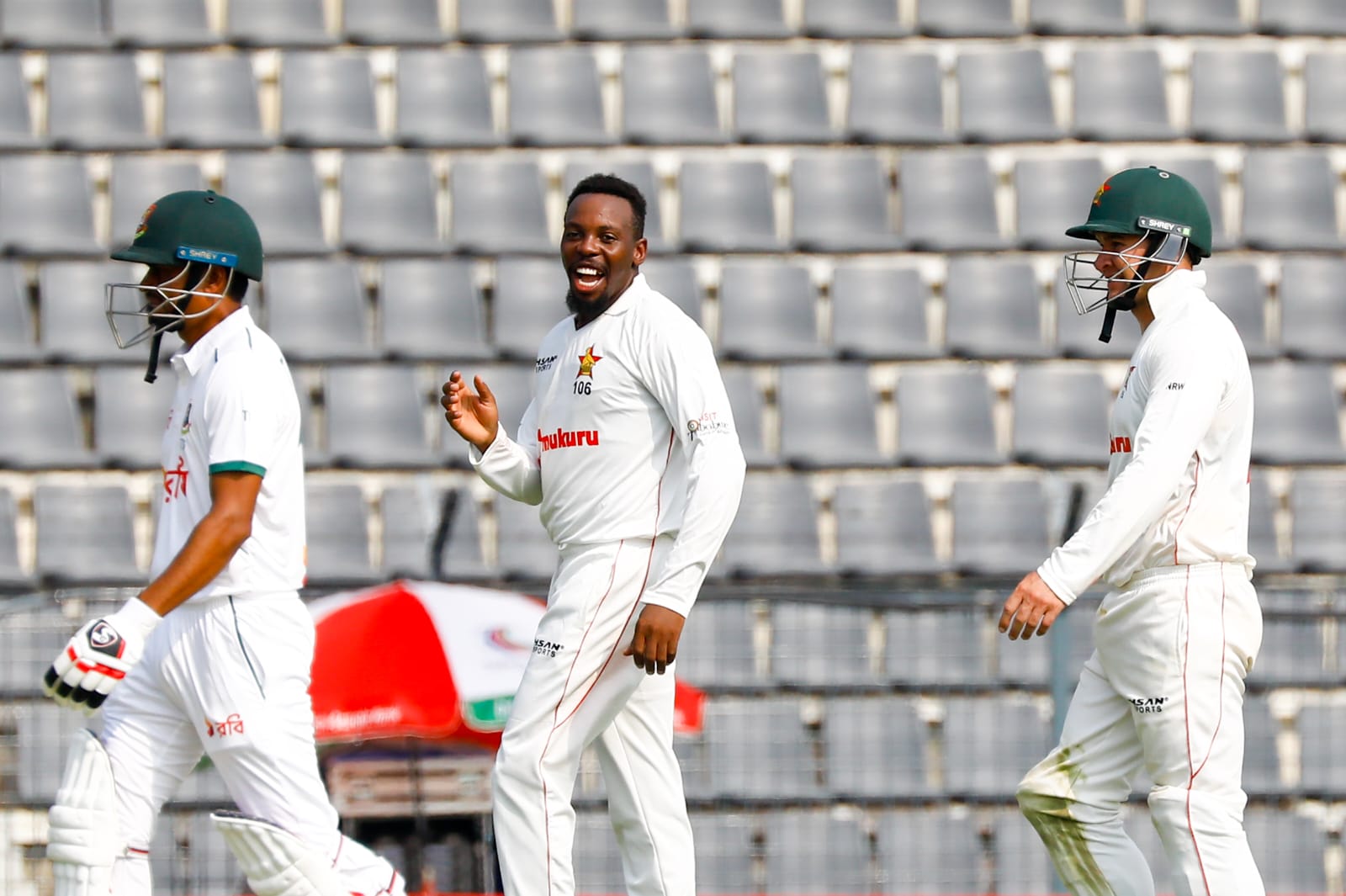 Wellington Masakadza takes 3 key wickets in first innings ©BDCricTime