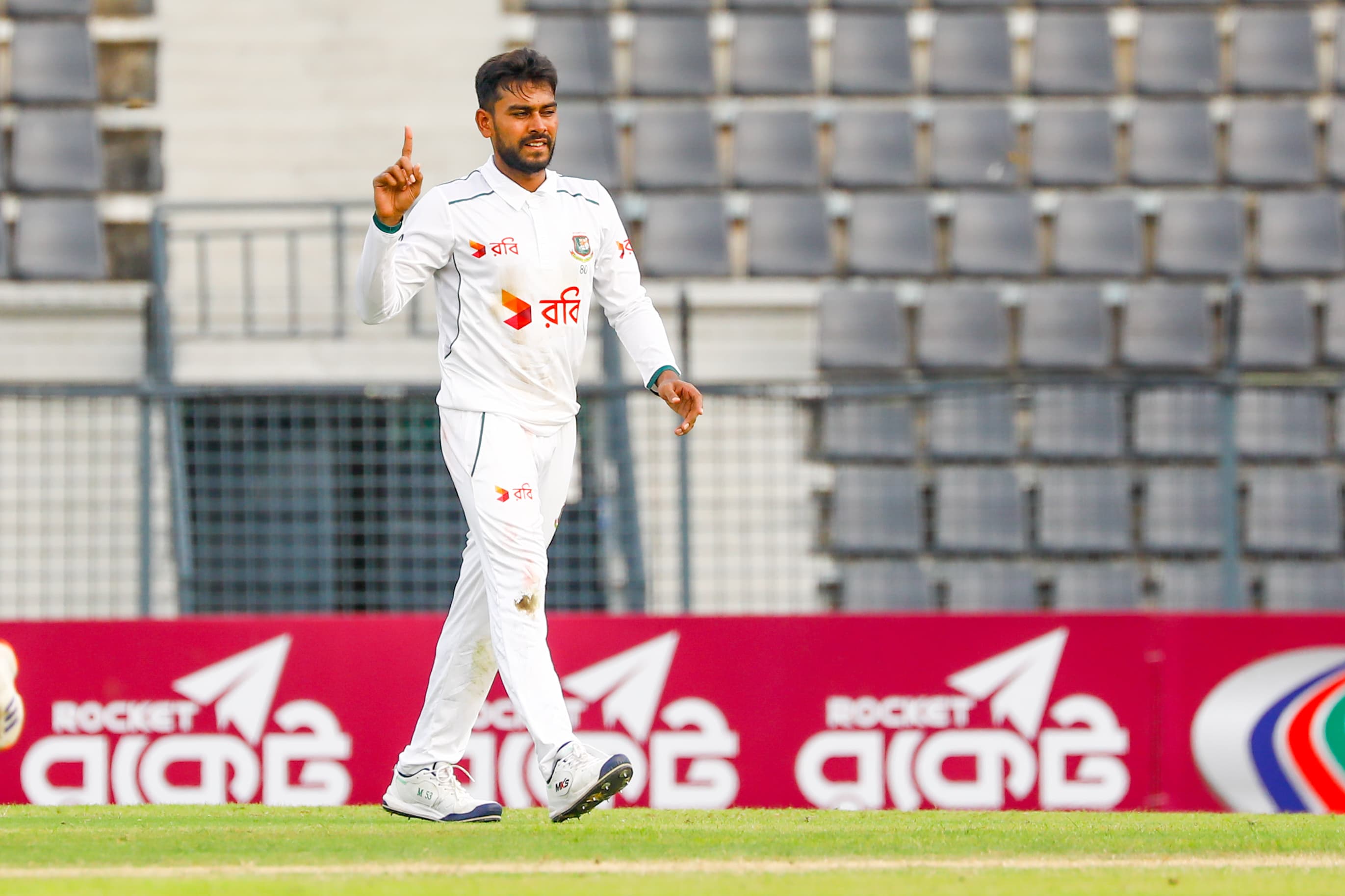 Mehidy Hasan Miraz bags five wickets in Sylhet Test first innings ©BDCricTime
