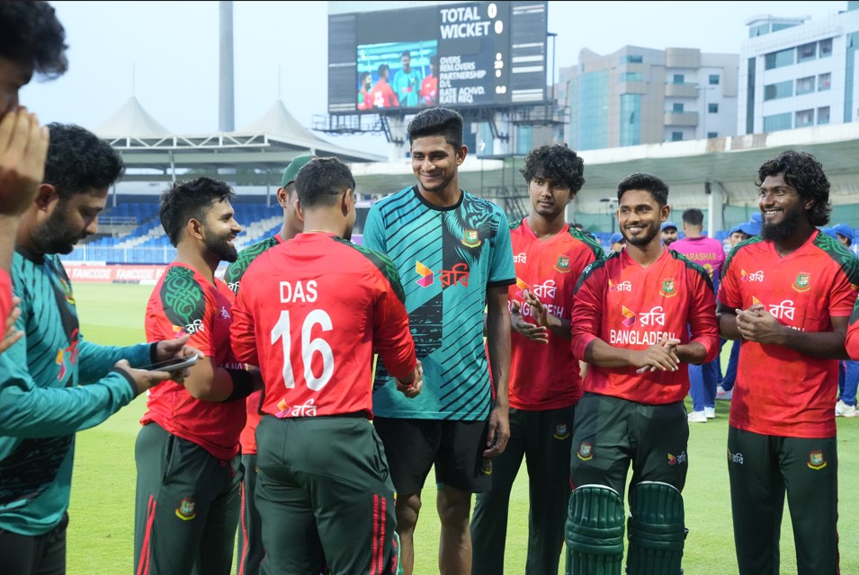 Young pacer Nahid Rana makes T20I debut for Bangladesh ©ECB ©UAEvsBD