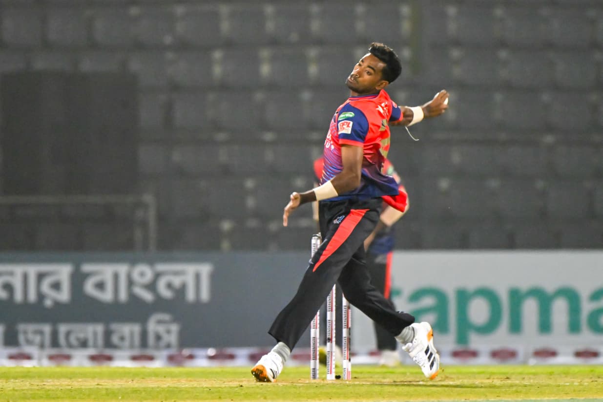 Ripon Mondol bags 4 wickets for just 13 runs against Sylhet ©BDCricTime