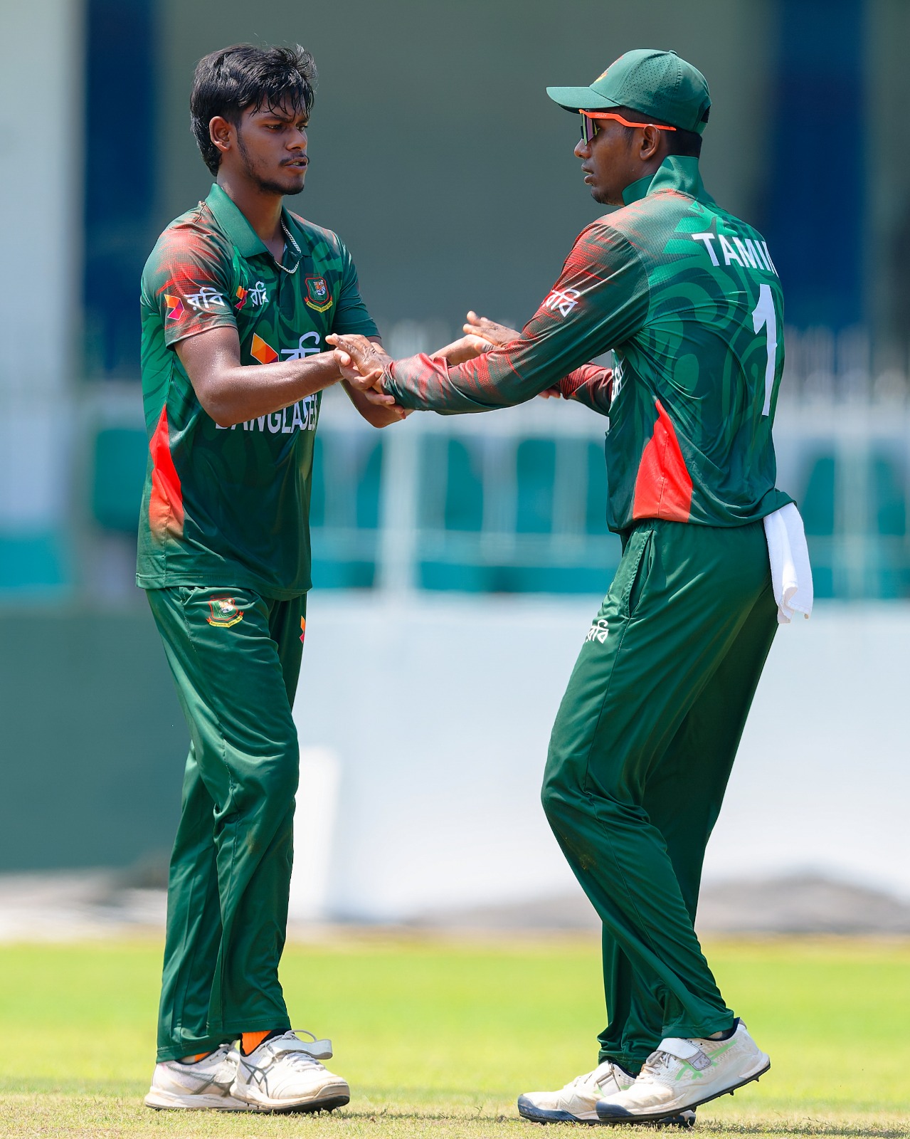 Rizan Hossan claims 2 wickets for 30 against Sri Lanka U-19 ©SLC