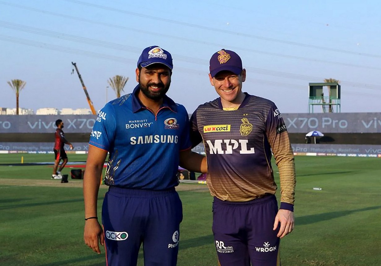 Rohit Sharma and Eoin Morgan during the toss. Mumbai Indians vs Kolkaka Knight Riders, Match 34, IPL 2021. ©BCCI