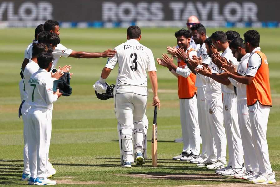 Ross Taylor received guard of honour by Bangladesh. © Getty Imaged  