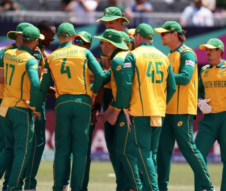 South Africa hold their nerve to secure a last ball victory over Bangladesh in a thriller 