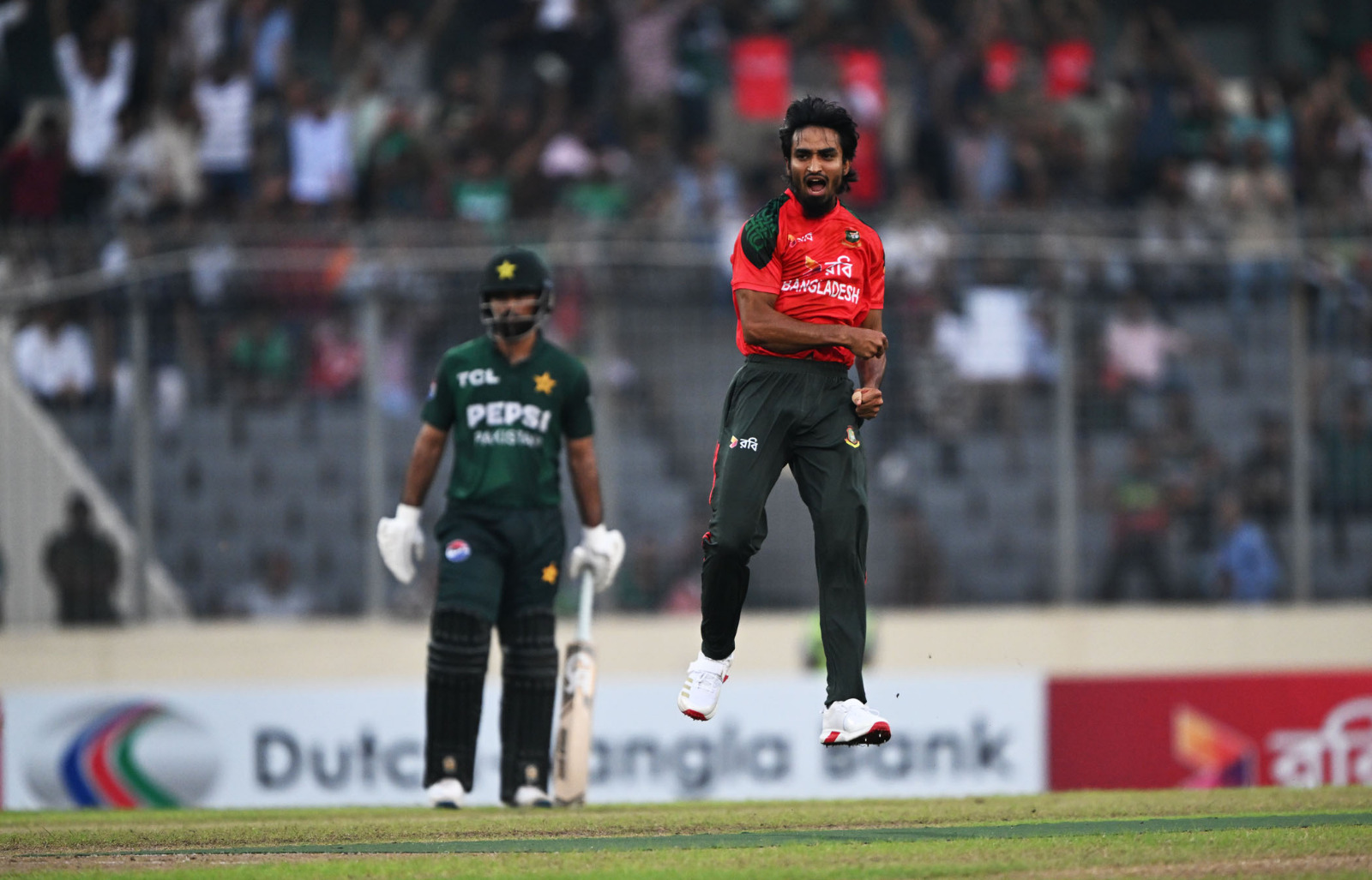 Captain Salman Agha sent back by Tanzim Hasan Sakib ©BDCricTime