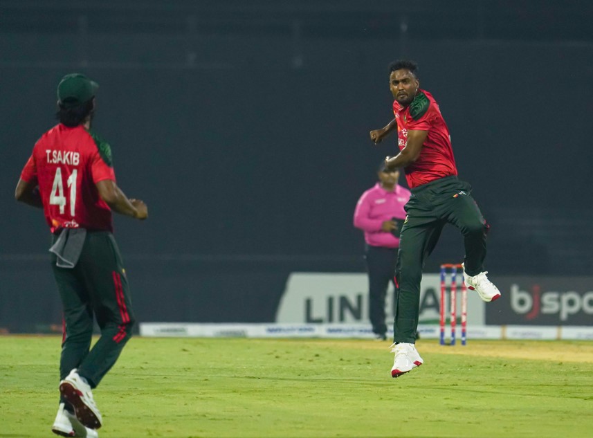 Shoriful Islam celebrates after taking the all-important wicket of UAE captain Muhammad Waseem ©ECB ©UAEvsBD