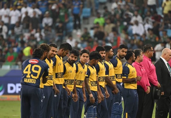 Sri Lanka and Bangladesh pay tribute to Dunith Wellalage’s late father with a minute’s silence