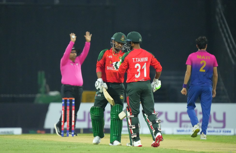 Litton Das and Tanzid Hasan Tamim made 90-run opening partnership ©ECB ©UAEvsBD
