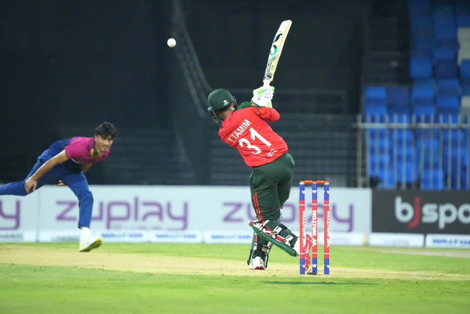 Tanzid Hasan Tamim played a blistering knock of 59 runs off 33 balls ©ECB ©UAEvsBD
