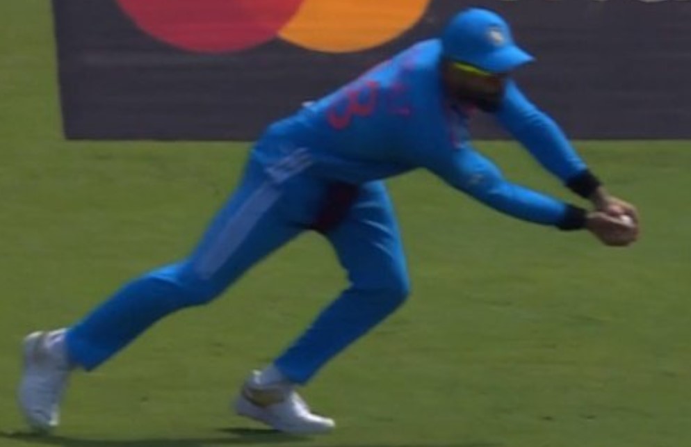 Watch: Virat Kohli takes a magnificent catch to dismiss Mitchell
